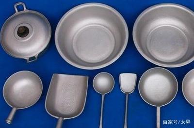 铝制品与不锈钢餐具的健康与环保比较